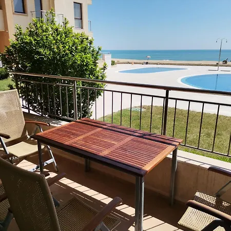 б003 в бийч резорт- море пред прозореца, плаж пред вратата !!!