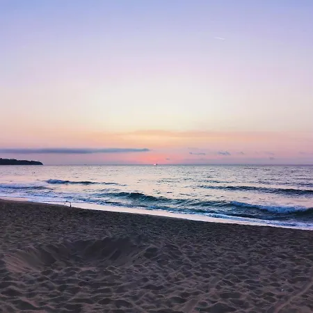 б003 в бийч резорт- море пред прозореца, плаж пред вратата !!!