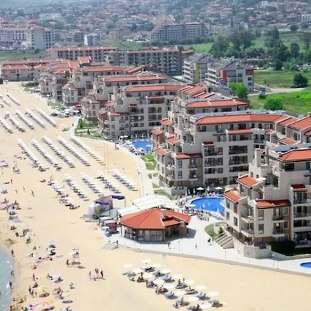 в бийч на първа линия с директен достъп до плажа! Apartment *