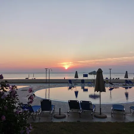 в бийч на първа линия с директен достъп до плажа! Apartment Obzor