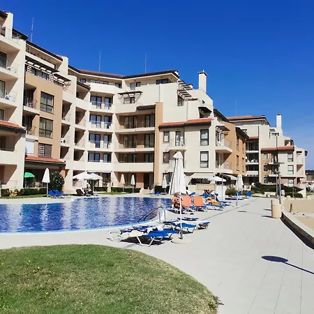в бийч на първа линия с директен достъп до плажа! Apartment *